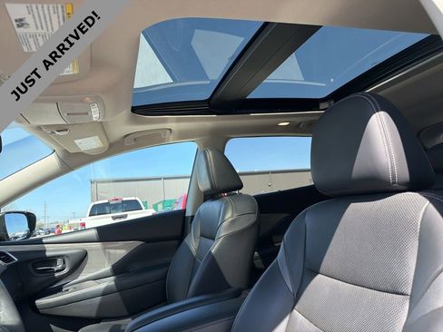 Certified 2016 Nissan Murano Platinum w/ Platinum Technology Package image 11