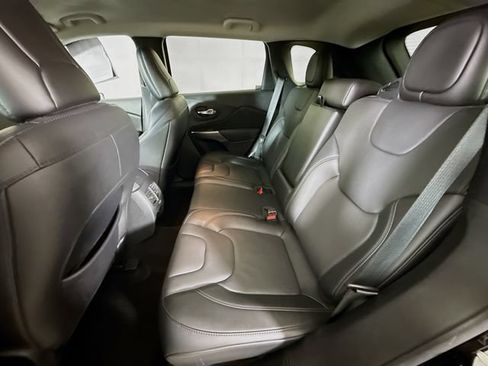 Used 2021 Jeep Cherokee Latitude Lux w/ Comfort/Convenience Group AWD/4WD image 22
