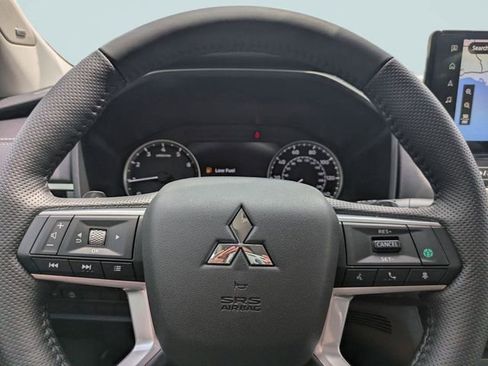 New 2026 Mitsubishi Outlander SE image 30