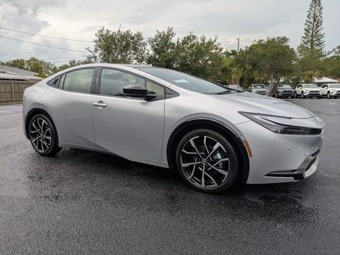New 2025 Toyota Prius Plug-In Hybrid FWD image 2