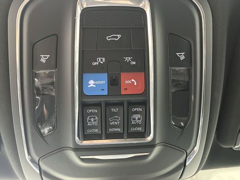 Used 2023 Jeep Wagoneer 4WD w/ Premium Group I image 29