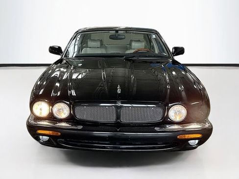 Used 1999 Jaguar XJ8 image 4