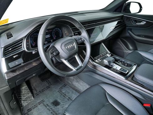Used 2023 Audi Q8 Premium w/ Convenience Package AWD/4WD image 5