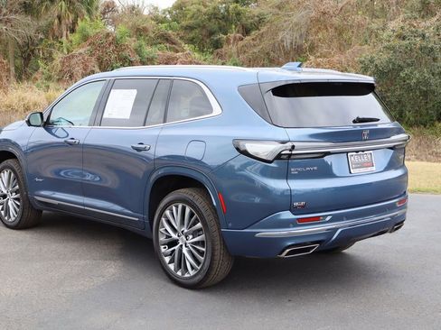 Used 2025 Buick Enclave Avenir image 6