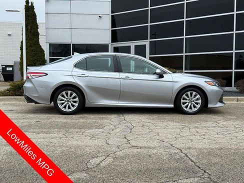 Used 2020 Toyota Camry LE image 2