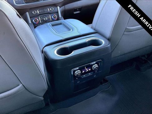 Used 2021 GMC Yukon SLT w/ SLT Luxury Package image 10