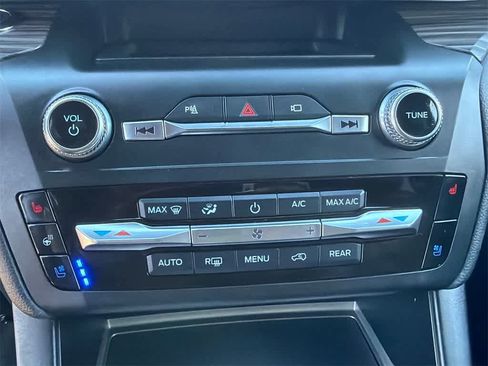 Used 2020 Ford Explorer Limited image 30