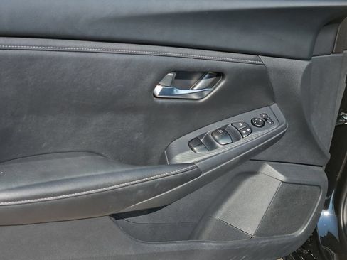 Used 2024 Nissan Sentra SV FWD image 18