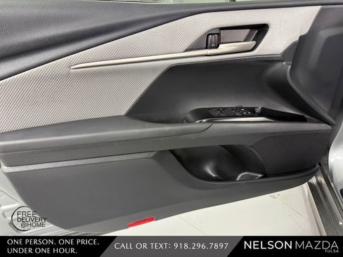 Used 2025 Toyota Camry SE w/ Convenience Package FWD image 18