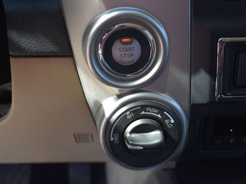 Used 2018 Nissan Titan SV w/ SV Convenience Package image 30