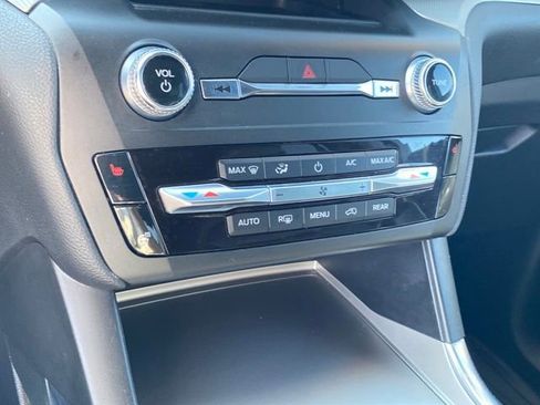 Used 2020 Ford Explorer XLT w/ Equipment Group 202A image 13