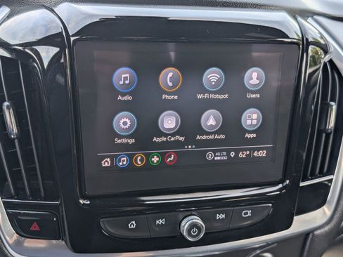 Used 2022 Chevrolet Traverse LT FWD image 21
