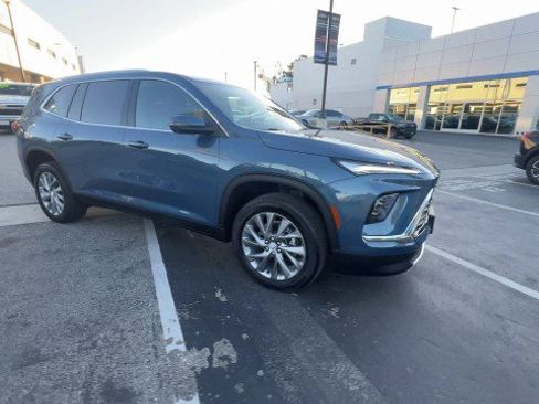 Used 2025 Buick Enclave Preferred image 2