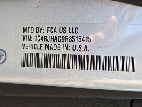 Used 2024 Jeep Grand Cherokee Altitude image 37