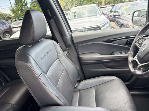 Certified 2025 Honda Passport Black Edition image 11