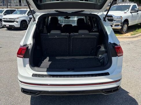 Used 2022 Volkswagen Tiguan SE R-Line FWD image 7