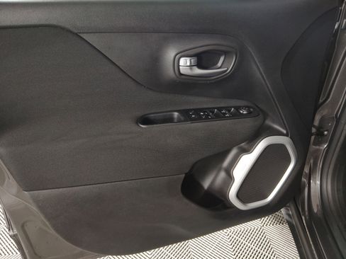 Used 2020 Jeep Renegade Latitude image 13