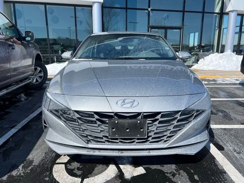 Used 2023 Hyundai Elantra SEL image 2