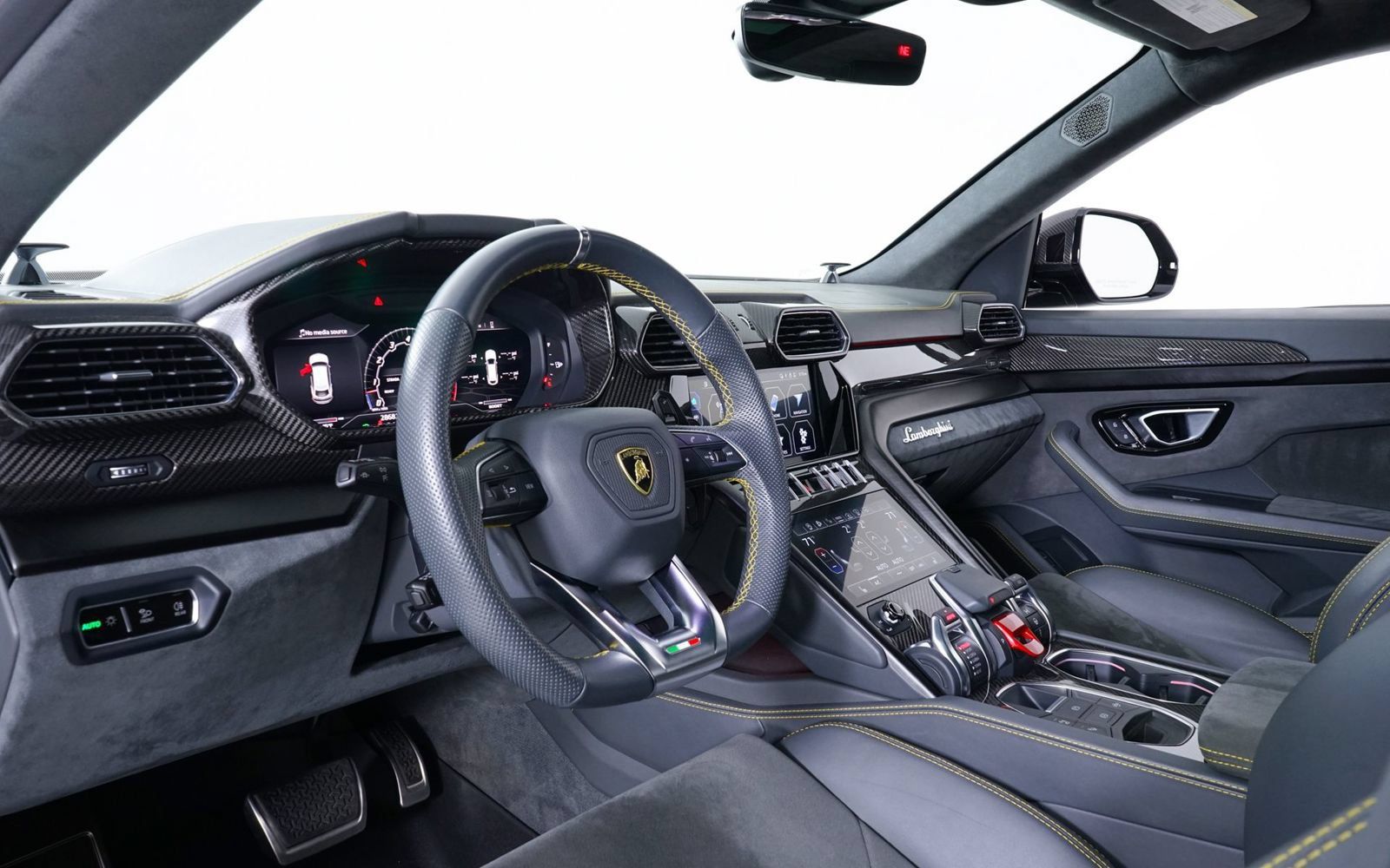 Used 2022 Lamborghini Urus AWD/4WD image 21