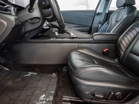 Used 2025 Hyundai Elantra Limited FWD image 11