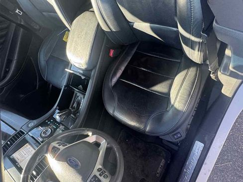 Used 2019 Ford Taurus Limited image 12