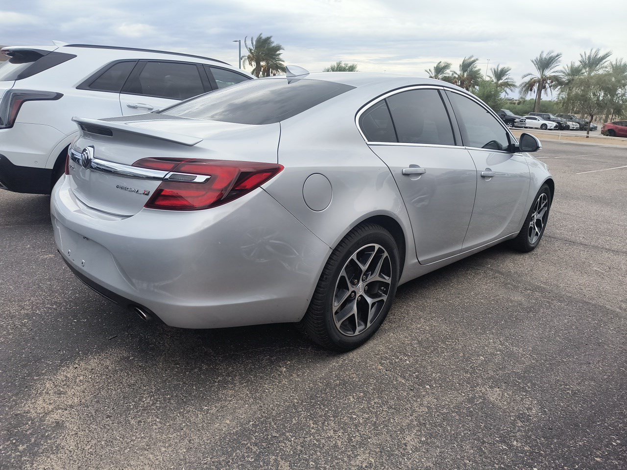 Used 2017 Buick Regal Sport Touring FWD image 4