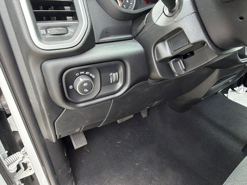 Used 2025 RAM 2500 Big Horn AWD/4WD image 24