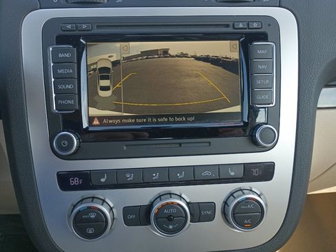 Used 2014 Volkswagen Eos Executive image 16