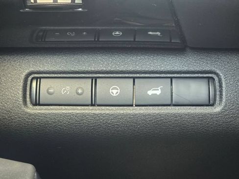 Used 2025 Nissan Pathfinder SV AWD/4WD image 15