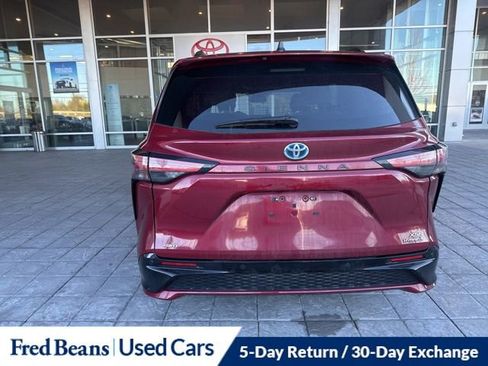 Used 2024 Toyota Sienna XSE w/ XSE Plus Package image 6