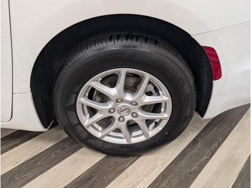Used 2025 Chrysler Pacifica Select FWD image 21