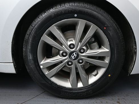 Used 2018 Hyundai Elantra SEL image 14