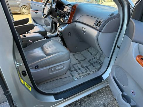 Used 2006 Toyota Sienna XLE image 19