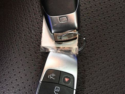 Used 2021 Mercedes-Benz GLS 450 4MATIC image 10
