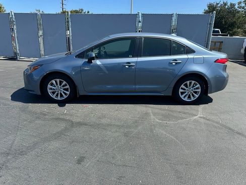 Used 2026 Toyota Corolla LE w/ LE Premium Package FWD image 2
