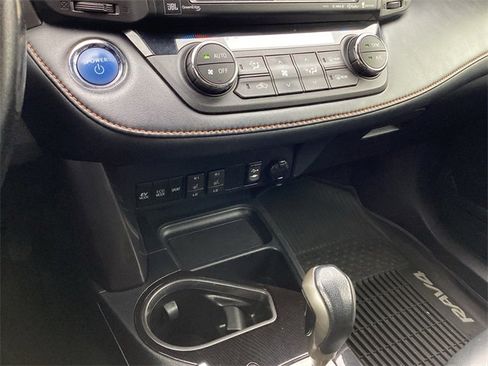 Used 2017 Toyota RAV4 SE image 21