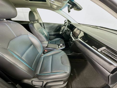 Used 2022 Kia Niro EX Premium image 31