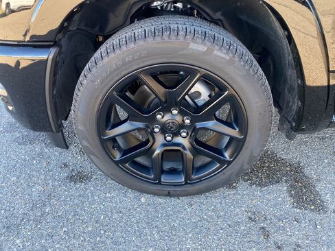 Used 2025 RAM 1500 Laramie w/ Night Edition image 27