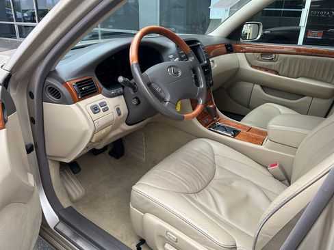Used 2005 Lexus LS 430 RWD image 4