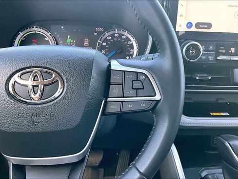 Used 2023 Toyota Highlander XLE AWD/4WD image 24