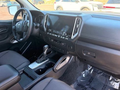 Certified 2025 Nissan Frontier SV w/ SV Convenience Package RWD image 13