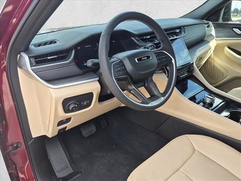 Used 2025 Jeep Grand Cherokee L Limited w/ Luxury Tech Group II AWD/4WD image 9