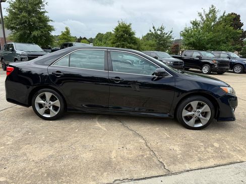 Used 2012 Toyota Camry SE FWD image 6