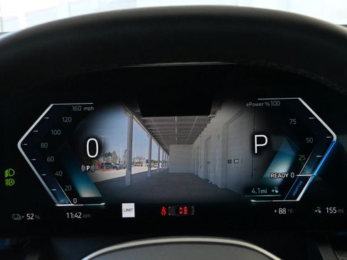 Used 2025 BMW i5 eDrive40i w/ Executive Package RWD image 29