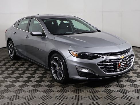 Used 2024 Chevrolet Malibu LT image 2