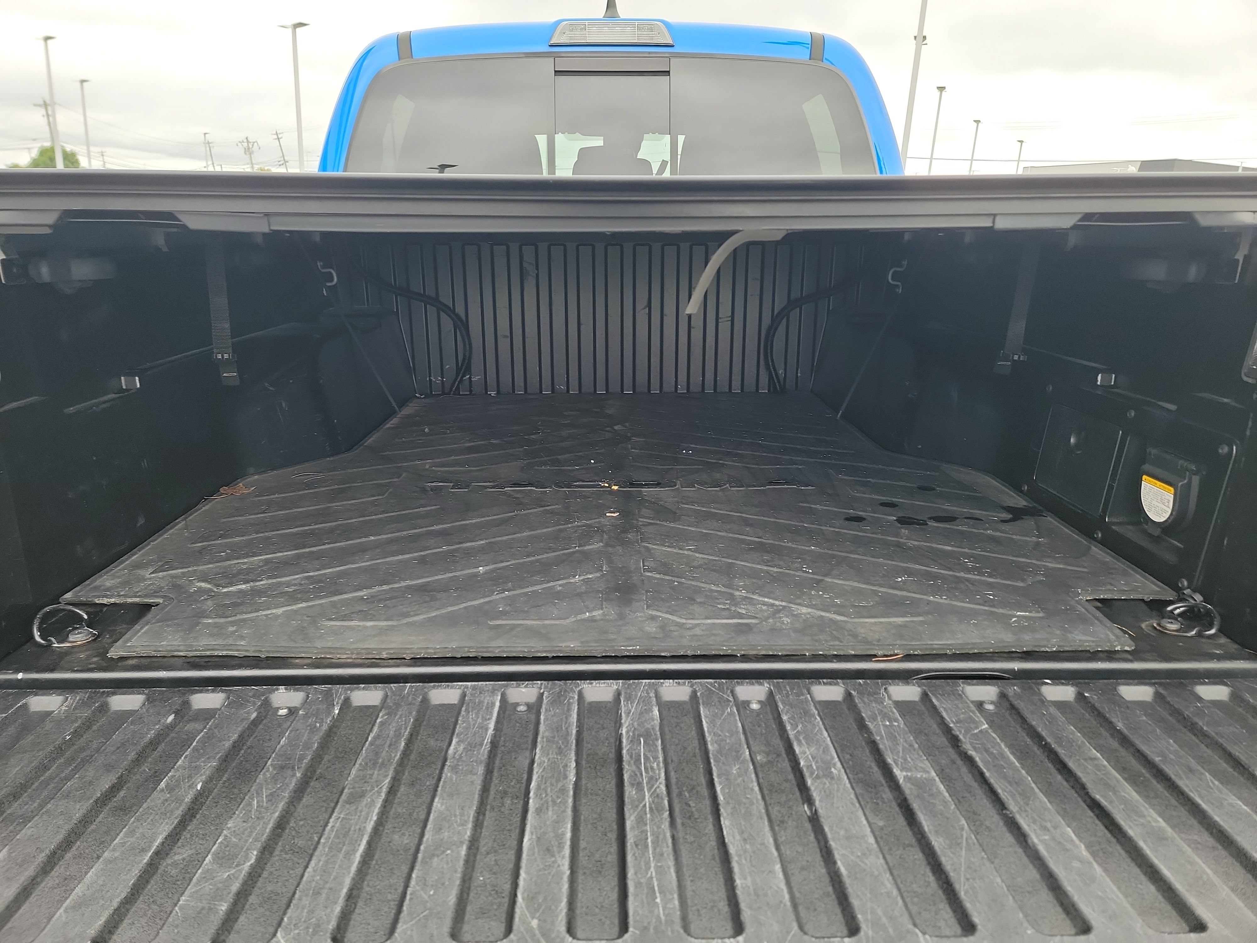 Used 2020 Toyota Tacoma TRD Off-Road AWD/4WD image 25