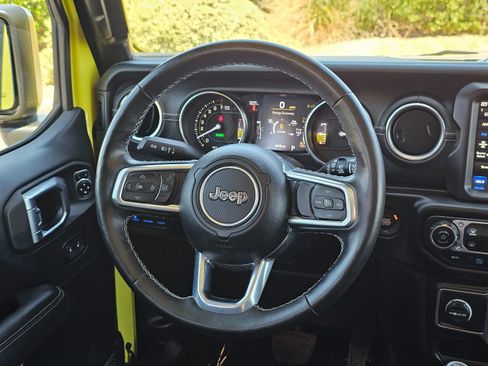 Used 2023 Jeep Wrangler Unlimited Sahara w/ Cold Weather Group AWD/4WD image 23