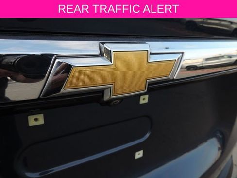 Used 2023 Chevrolet Traverse LT image 13