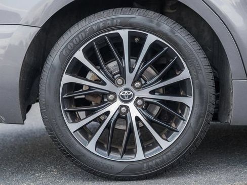 Used 2019 Toyota Camry SE FWD image 14