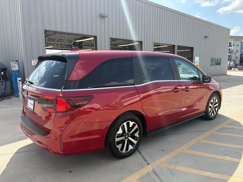 Certified 2026 Honda Odyssey EX-L image 8